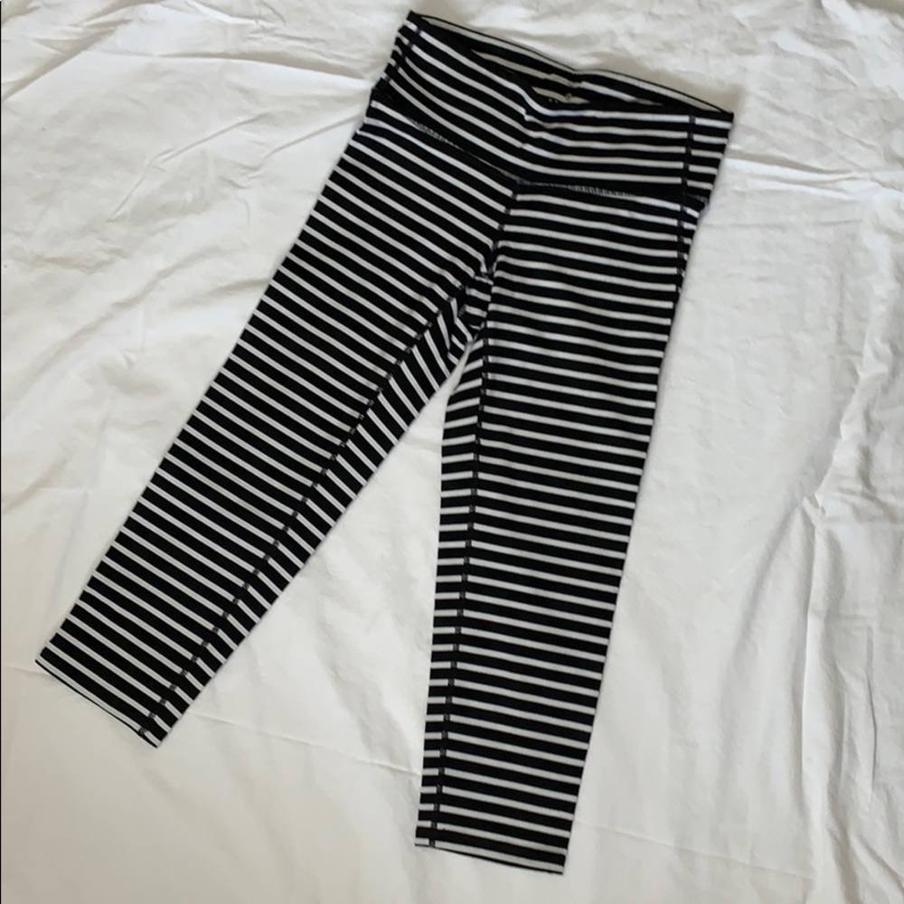 Athleta Black & White Crops- Size XS